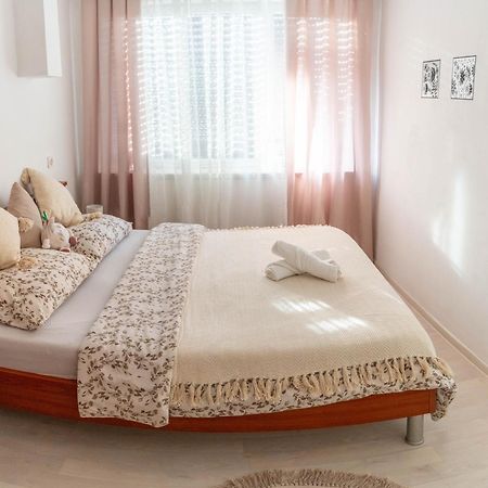 Apartman Lili Knin Ngoại thất bức ảnh