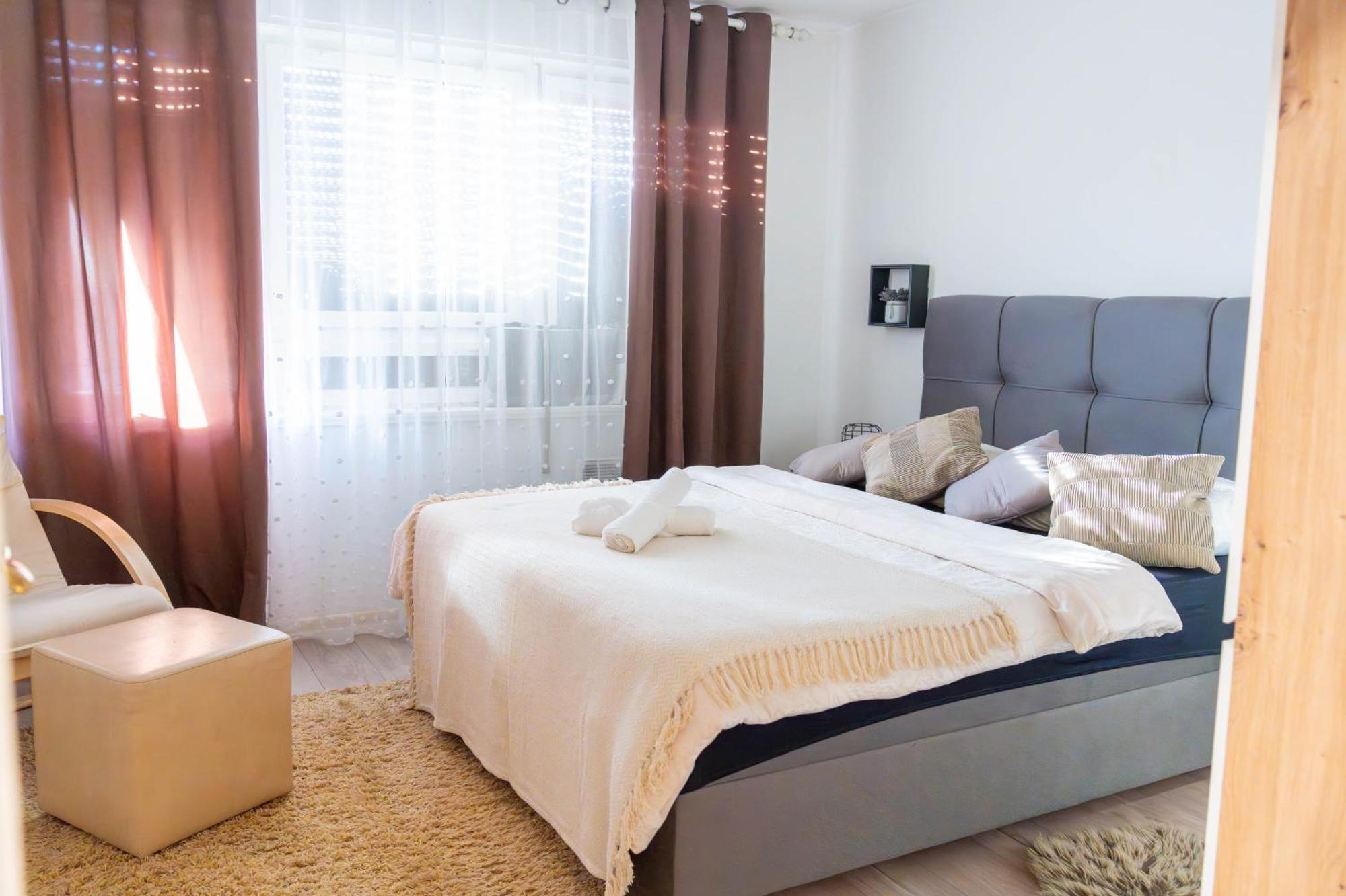 Apartman Lili Knin Ngoại thất bức ảnh