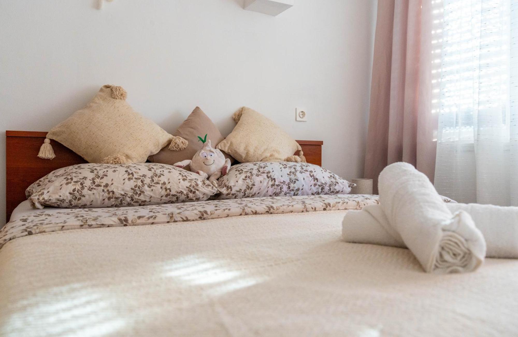 Apartman Lili Knin Ngoại thất bức ảnh