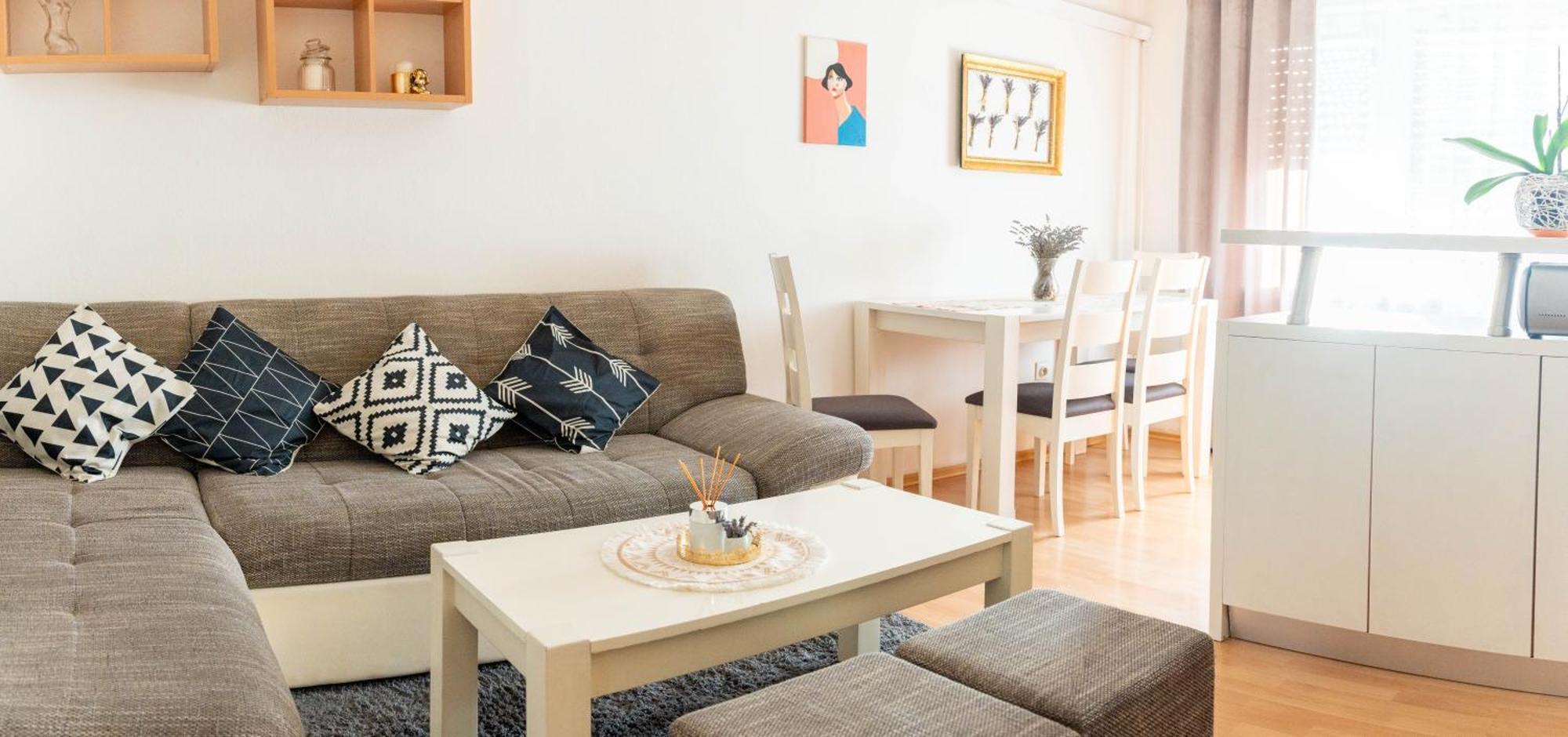Apartman Lili Knin Ngoại thất bức ảnh