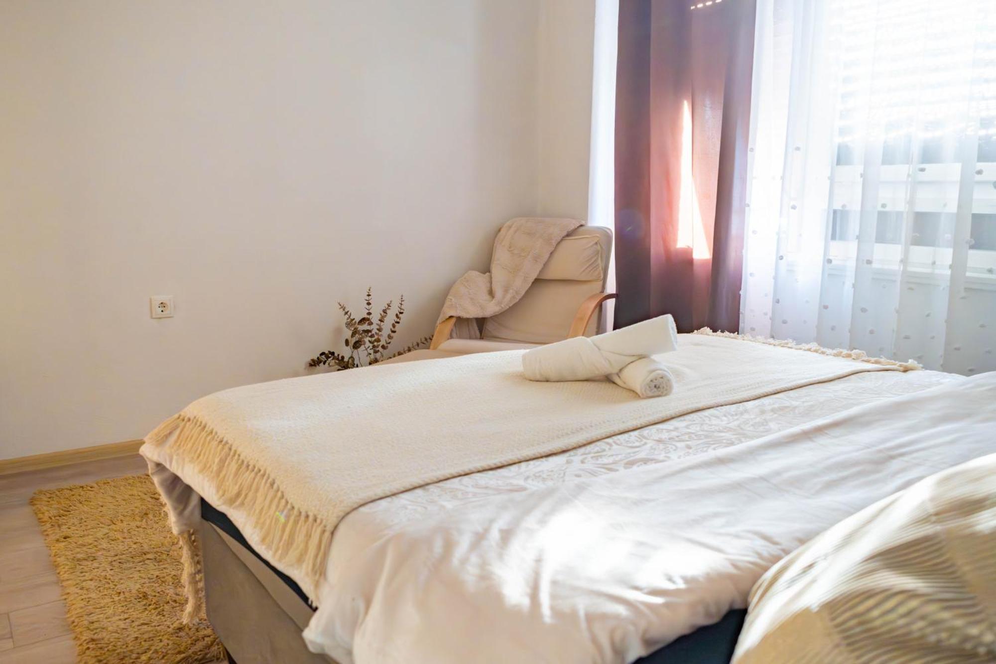 Apartman Lili Knin Ngoại thất bức ảnh