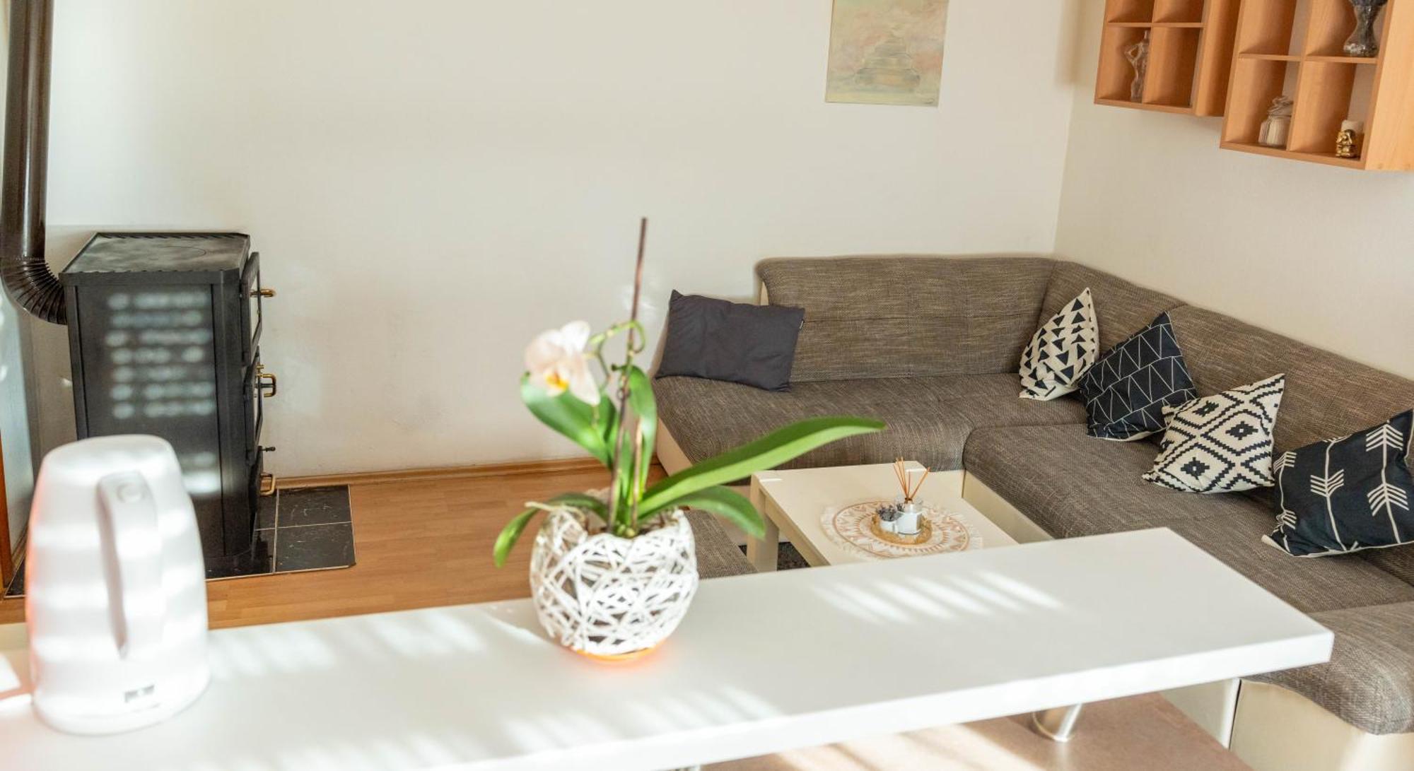 Apartman Lili Knin Ngoại thất bức ảnh
