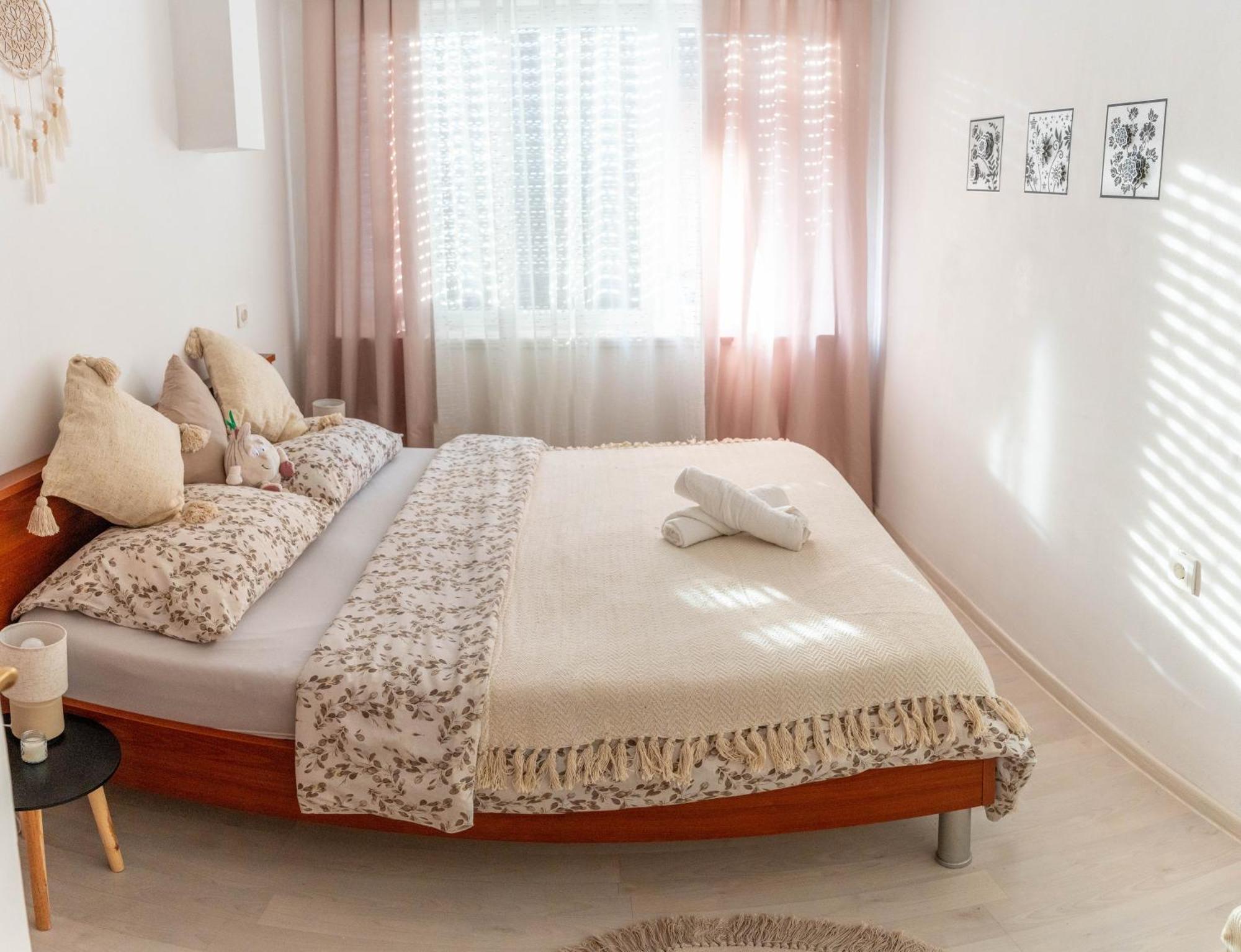 Apartman Lili Knin Ngoại thất bức ảnh